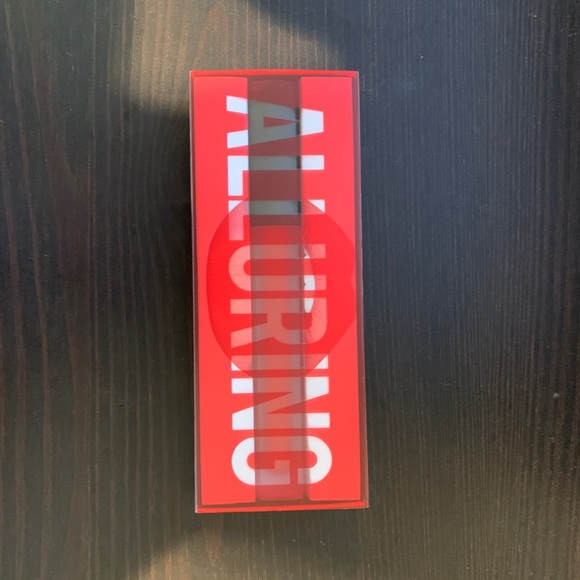 Huda Beauty Red Matte Liquid Lipstick. - Picture 4 of 4